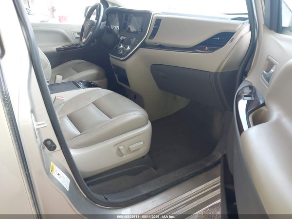 2015 TOYOTA SIENNA XLE 8 PASSENGER