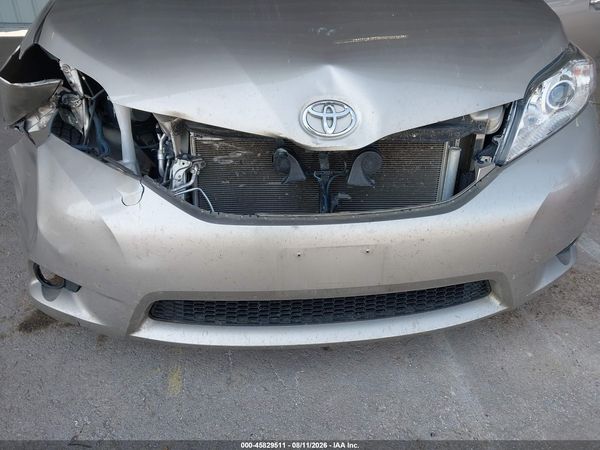 2015 TOYOTA SIENNA XLE 8 PASSENGER