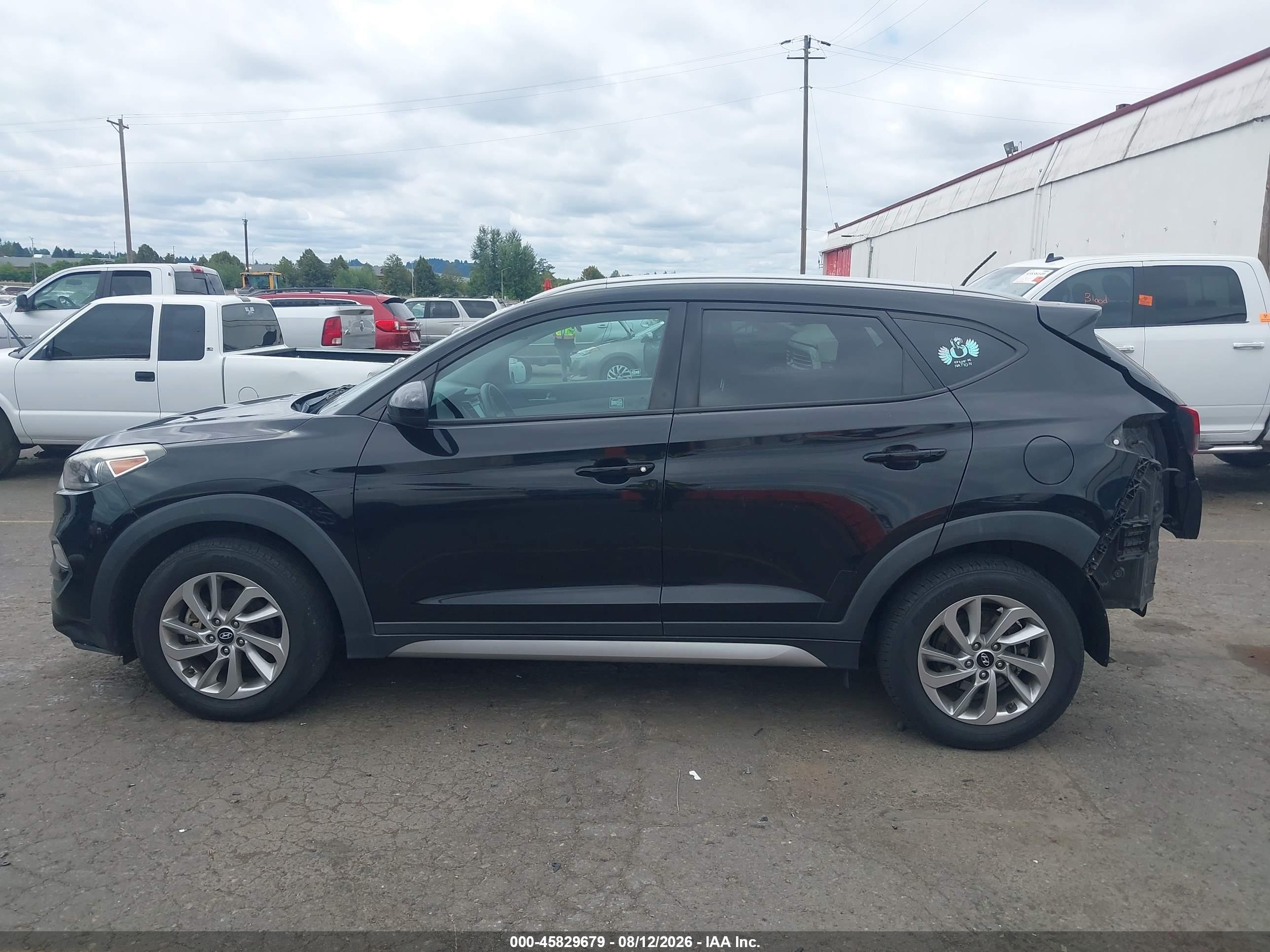 2017 HYUNDAI TUCSON SE