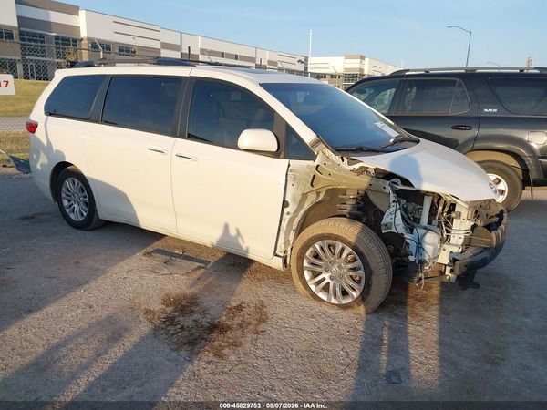 2017 TOYOTA SIENNA XLE PREMIUM 8 PASSENGER — I1