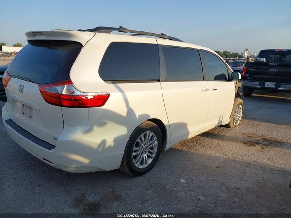 2017 TOYOTA SIENNA XLE PREMIUM 8 PASSENGER — I4