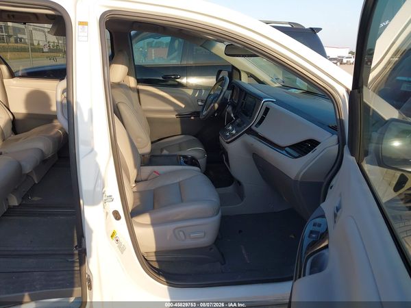2017 TOYOTA SIENNA XLE PREMIUM 8 PASSENGER — I5