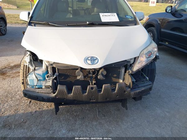 2017 TOYOTA SIENNA XLE PREMIUM 8 PASSENGER — I6