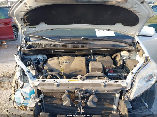 2017 TOYOTA SIENNA XLE PREMIUM 8 PASSENGER — I10