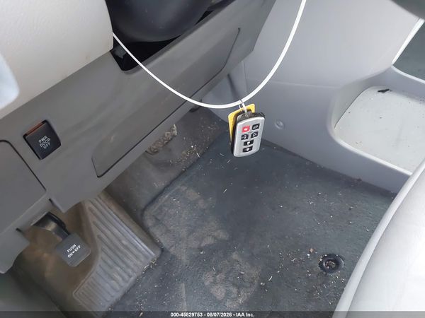 2017 TOYOTA SIENNA XLE PREMIUM 8 PASSENGER — I11