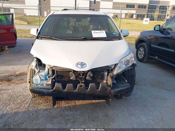 2017 TOYOTA SIENNA XLE PREMIUM 8 PASSENGER — I115