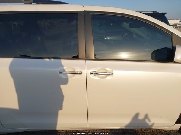 2017 TOYOTA SIENNA XLE PREMIUM 8 PASSENGER — I116