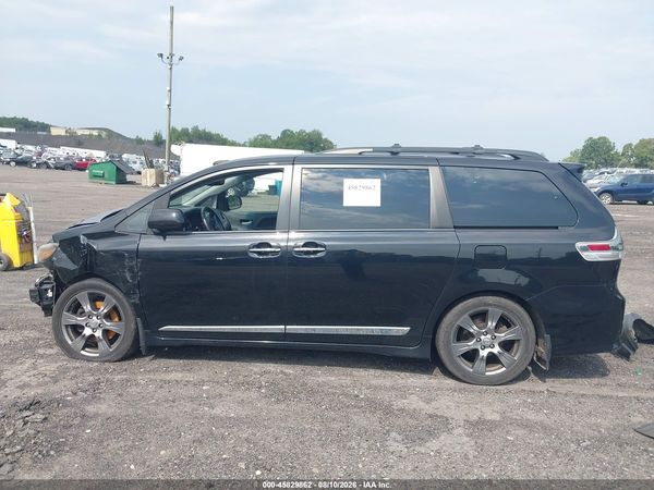 2017 TOYOTA SIENNA SE PREMIUM 8 PASSENGER
