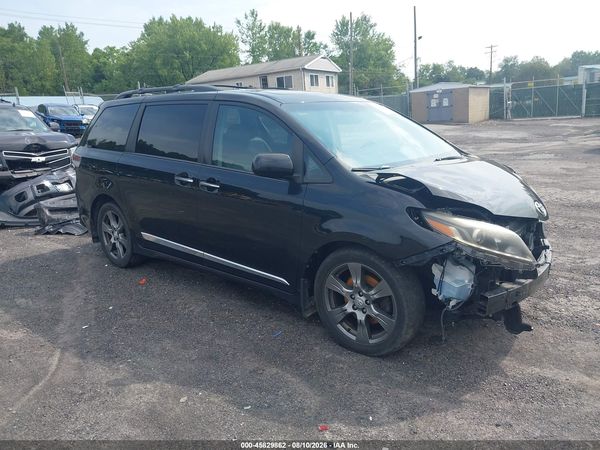 2017 TOYOTA SIENNA SE PREMIUM 8 PASSENGER