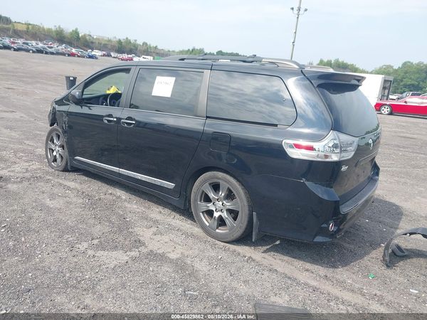 2017 TOYOTA SIENNA SE PREMIUM 8 PASSENGER