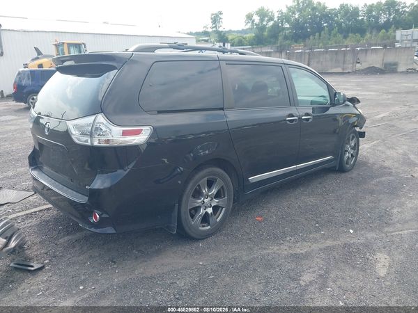 2017 TOYOTA SIENNA SE PREMIUM 8 PASSENGER