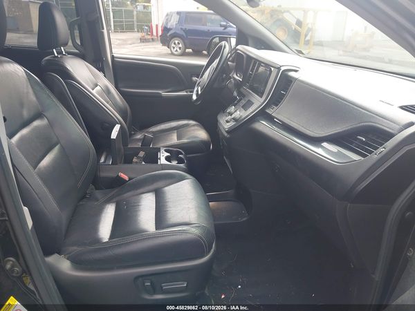 2017 TOYOTA SIENNA SE PREMIUM 8 PASSENGER