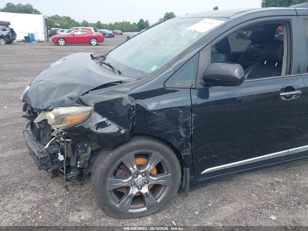 2017 TOYOTA SIENNA SE PREMIUM 8 PASSENGER