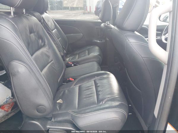 2017 TOYOTA SIENNA SE PREMIUM 8 PASSENGER