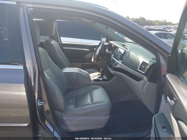 2016 TOYOTA HIGHLANDER XLE V6