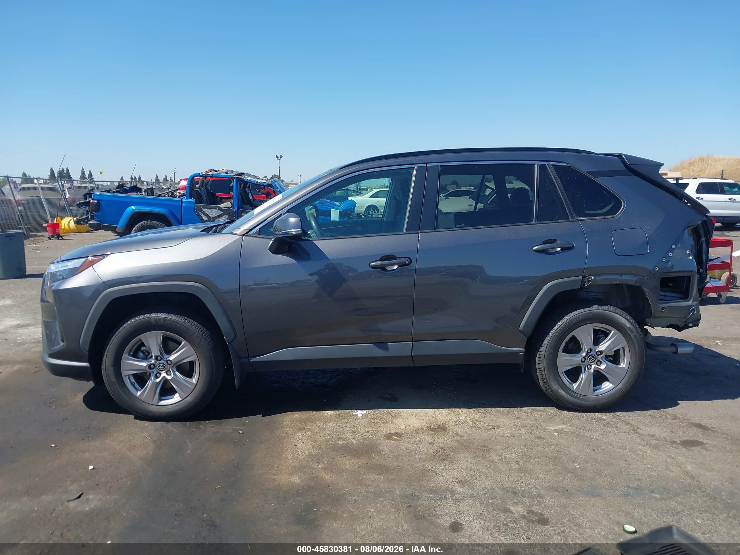 2022 TOYOTA RAV4 XLE