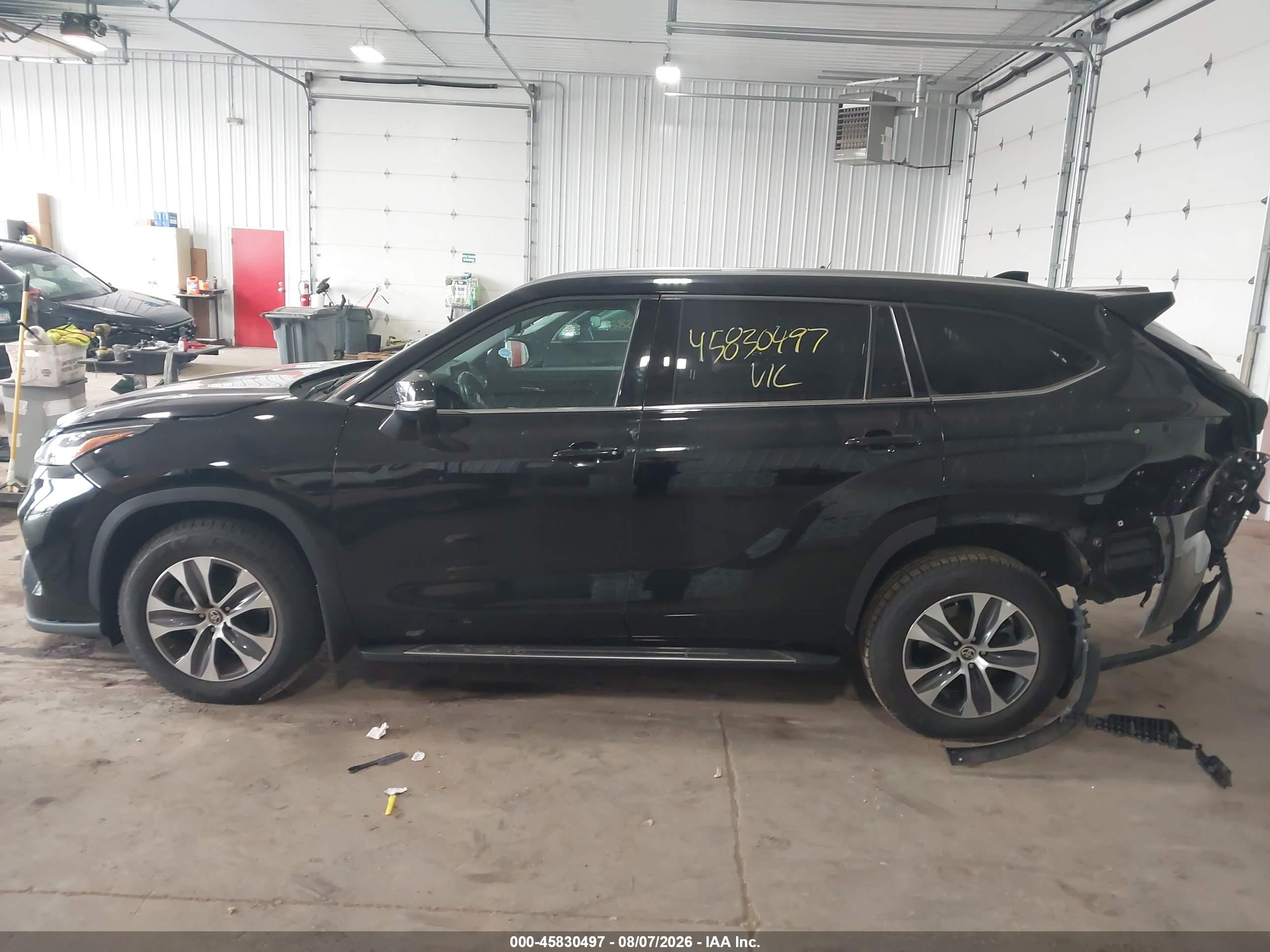 2021 TOYOTA HIGHLANDER XLE