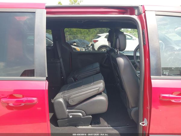 2015 DODGE GRAND CARAVAN R/T — I8