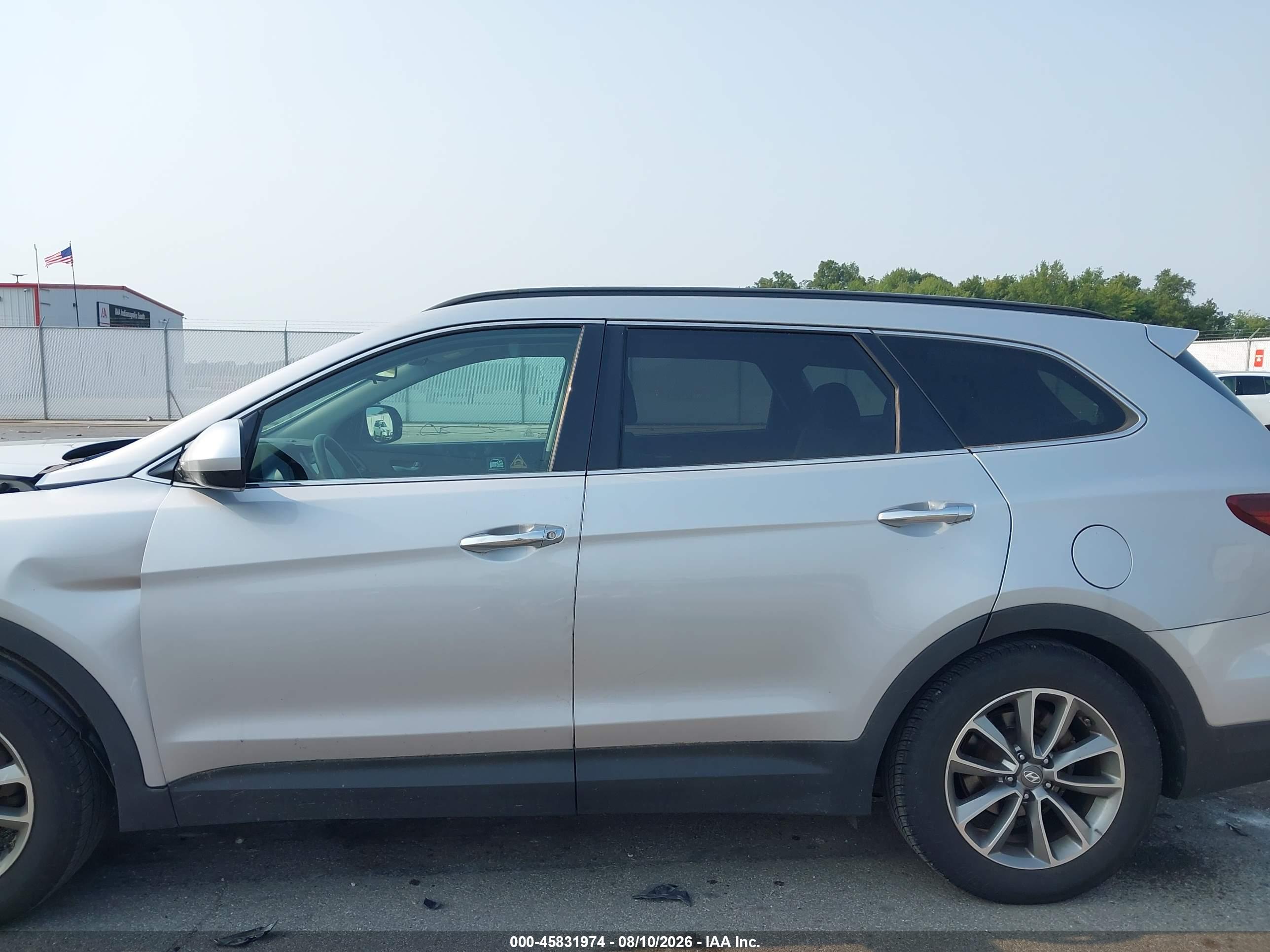 2017 HYUNDAI SANTA FE SE