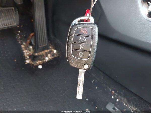 2017 HYUNDAI SANTA FE SE