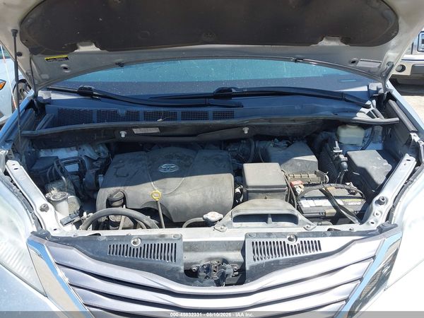 2017 TOYOTA SIENNA XLE 8 PASSENGER