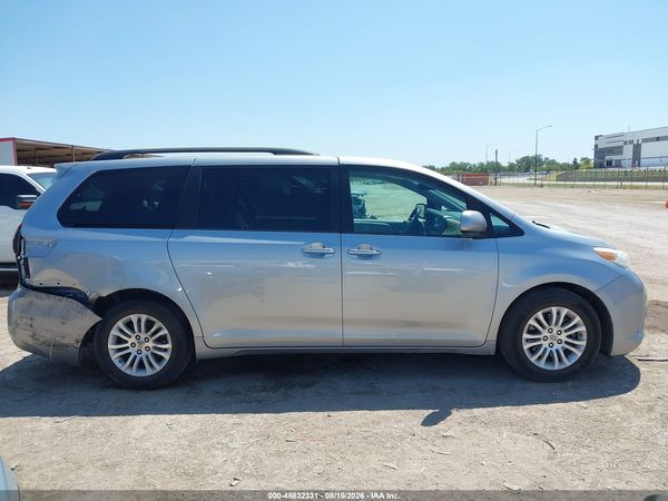 2017 TOYOTA SIENNA XLE 8 PASSENGER