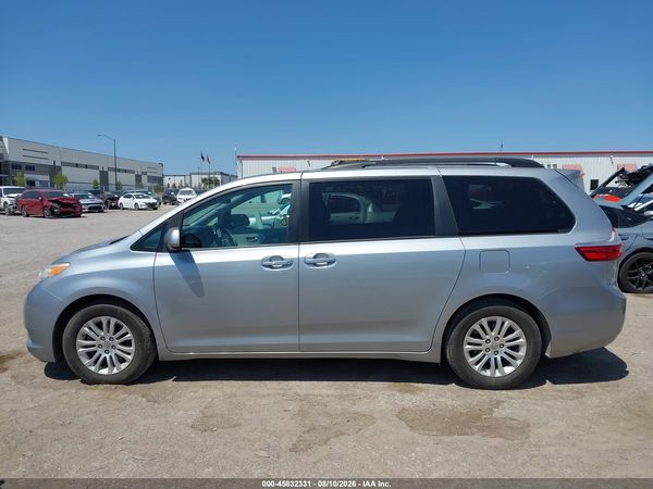 2017 TOYOTA SIENNA XLE 8 PASSENGER