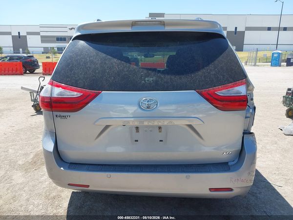 2017 TOYOTA SIENNA XLE 8 PASSENGER