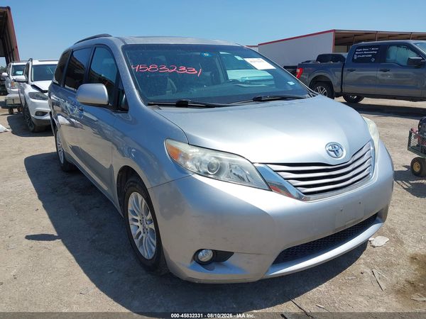 2017 TOYOTA SIENNA XLE 8 PASSENGER