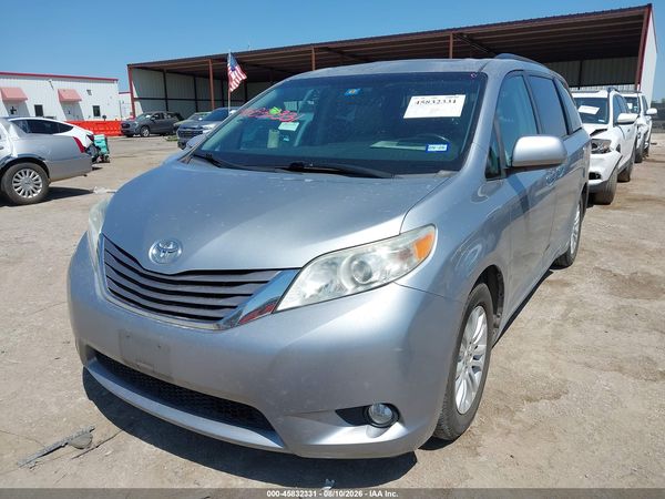 2017 TOYOTA SIENNA XLE 8 PASSENGER