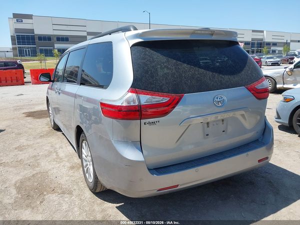 2017 TOYOTA SIENNA XLE 8 PASSENGER