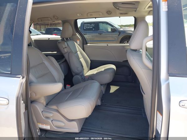 2017 TOYOTA SIENNA XLE 8 PASSENGER