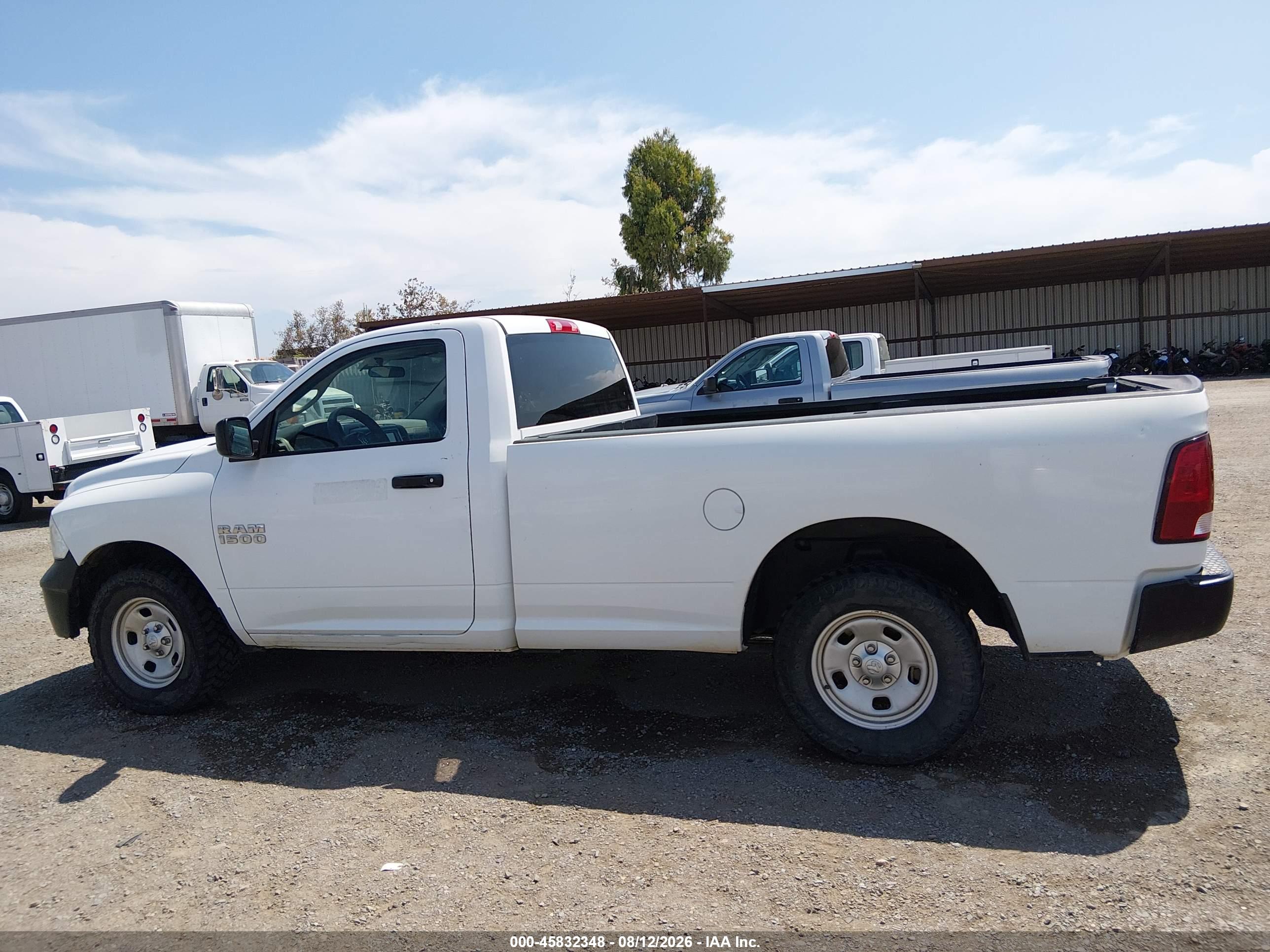 2017 RAM 1500 TRADESMAN  4X4 8' BOX