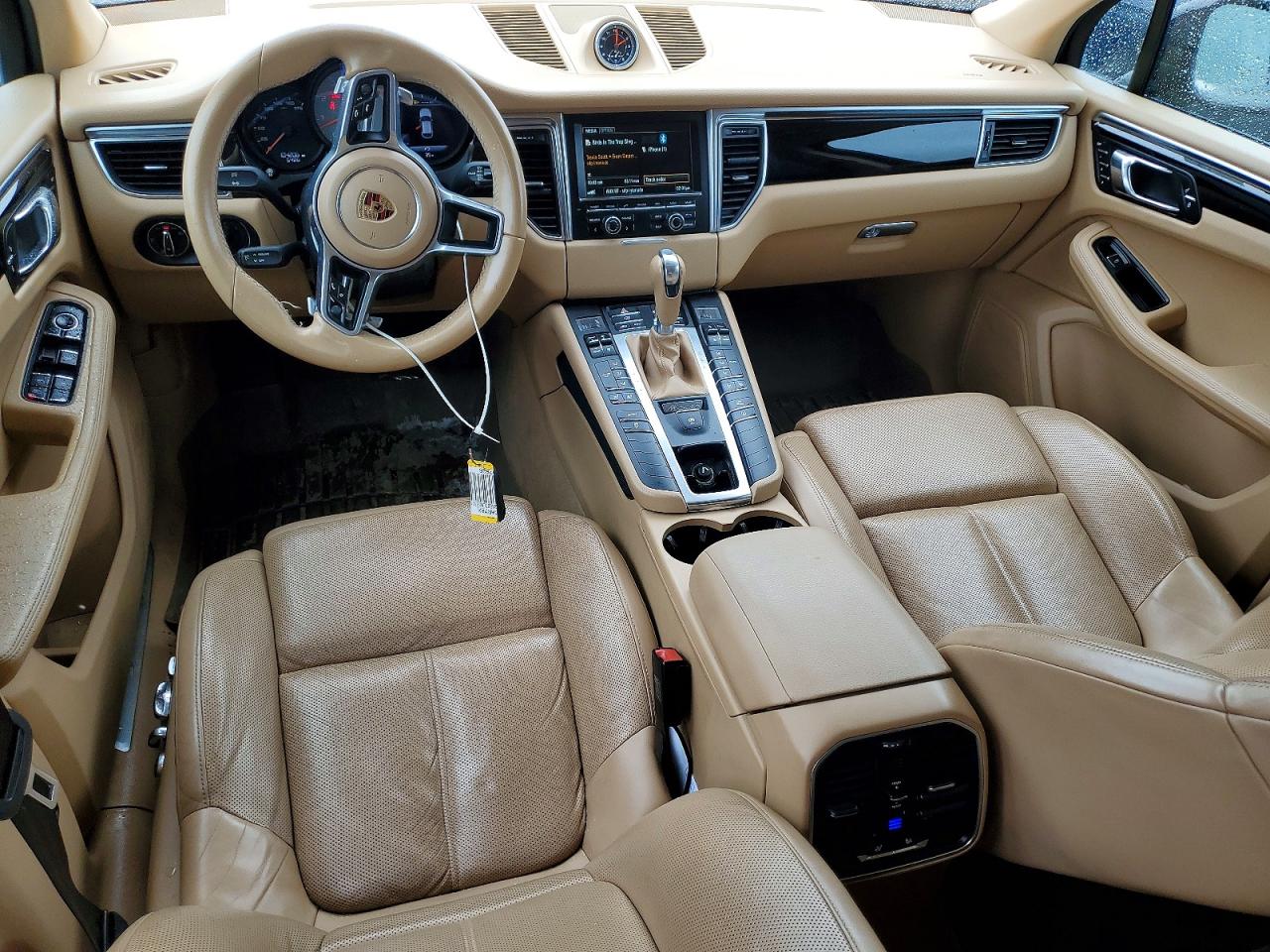 2016 PORSCHE MACAN