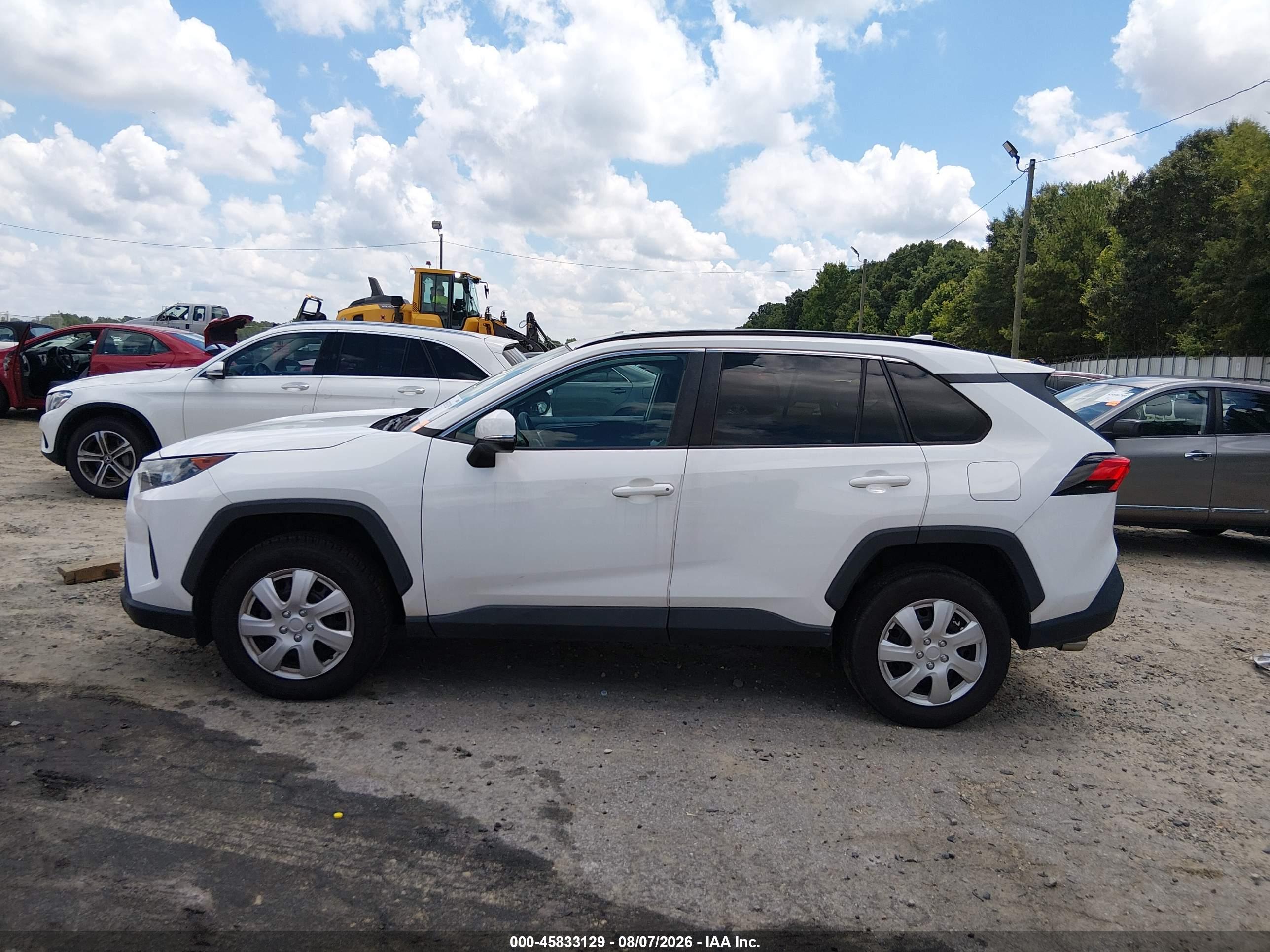 2020 TOYOTA RAV4 LE