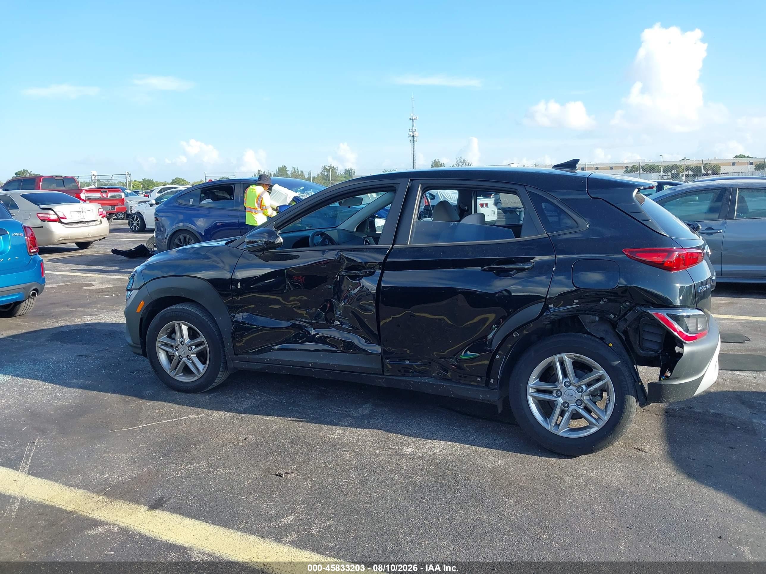 2023 HYUNDAI KONA SE
