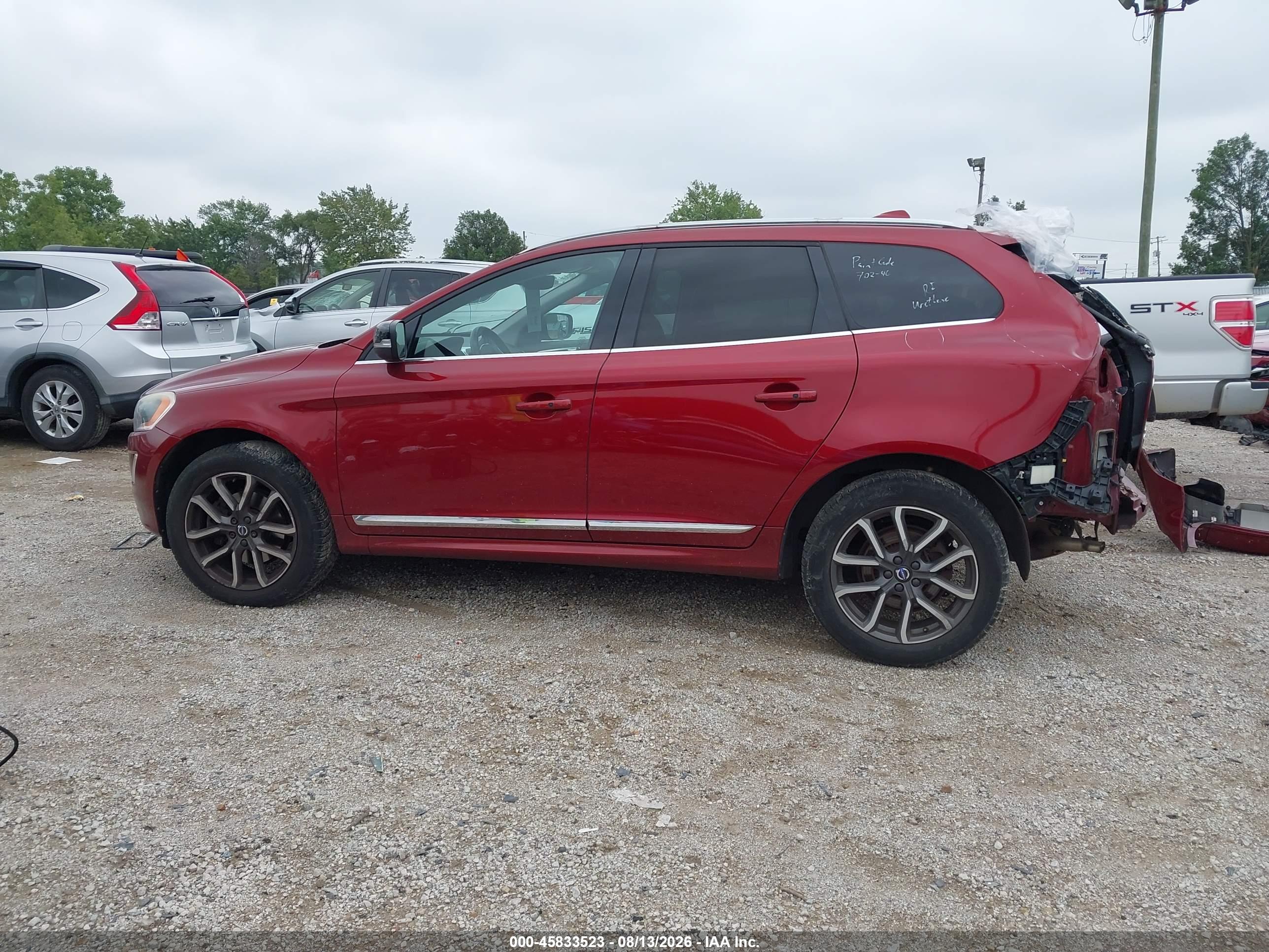 2017 VOLVO XC60 T6 DYNAMIC