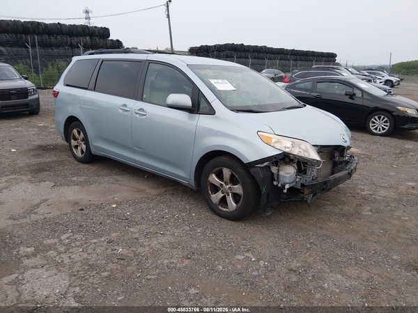 2015 TOYOTA SIENNA LE 8 PASSENGER — I1