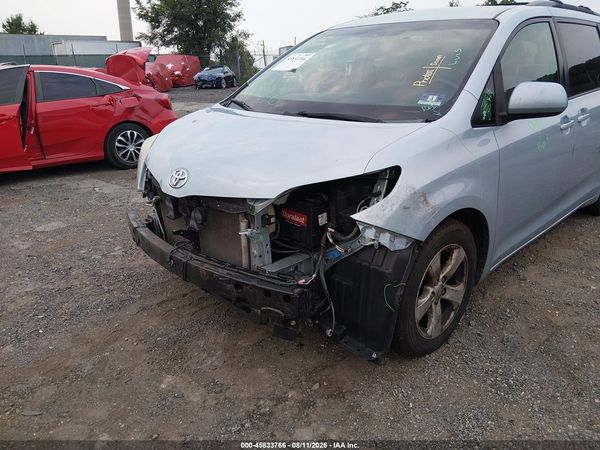 2015 TOYOTA SIENNA LE 8 PASSENGER — I6