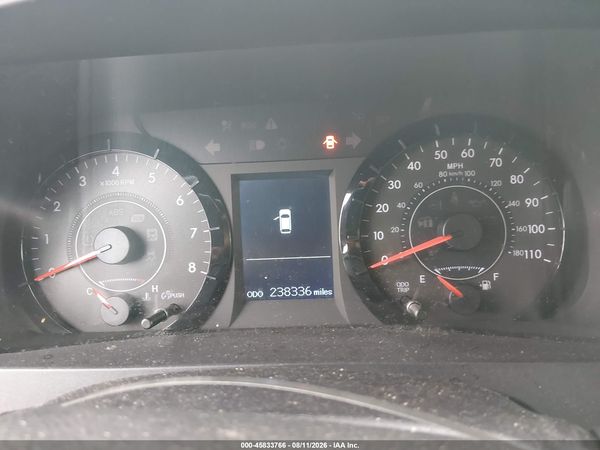 2015 TOYOTA SIENNA LE 8 PASSENGER — I7