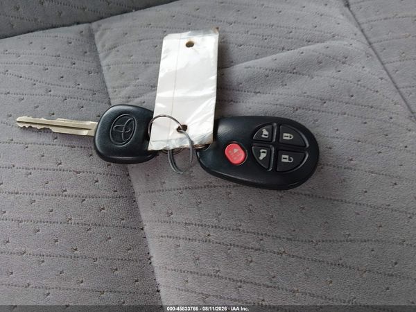 2015 TOYOTA SIENNA LE 8 PASSENGER — I11