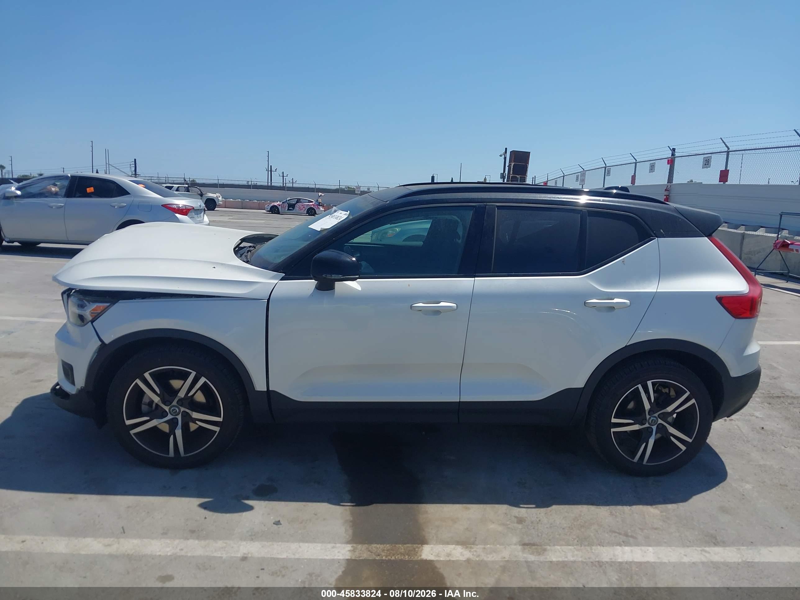 2022 VOLVO XC40 T5 R-DESIGN