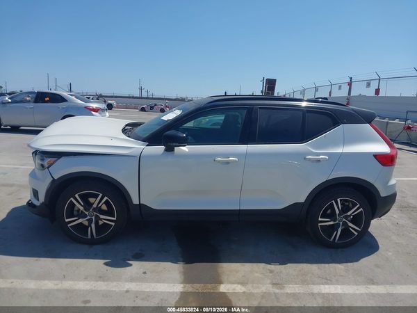 2022 VOLVO XC40 T5 R-DESIGN