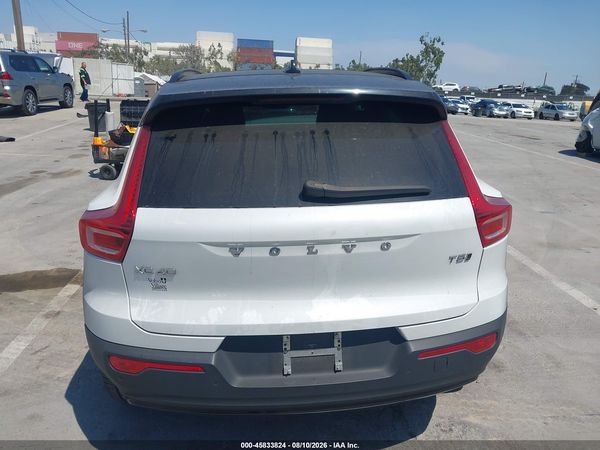 2022 VOLVO XC40 T5 R-DESIGN