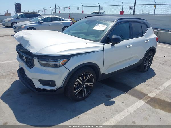 2022 VOLVO XC40 T5 R-DESIGN