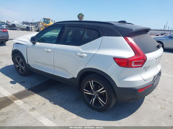 2022 VOLVO XC40 T5 R-DESIGN