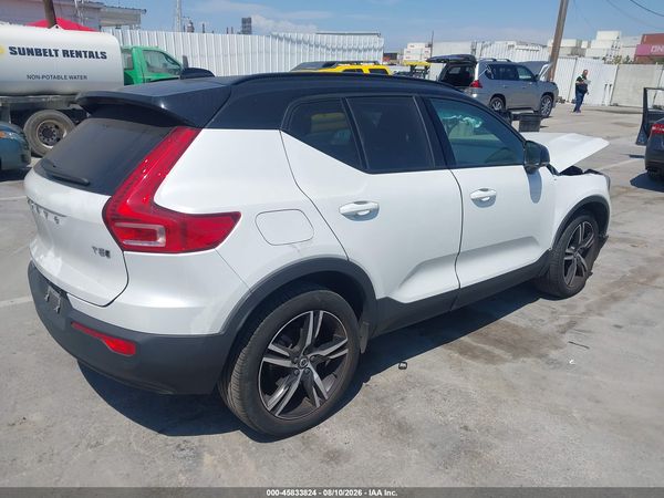 2022 VOLVO XC40 T5 R-DESIGN