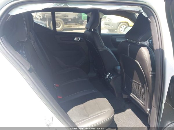 2022 VOLVO XC40 T5 R-DESIGN