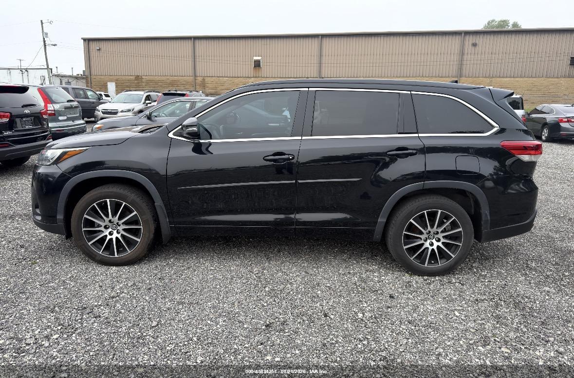 2018 TOYOTA HIGHLANDER SE