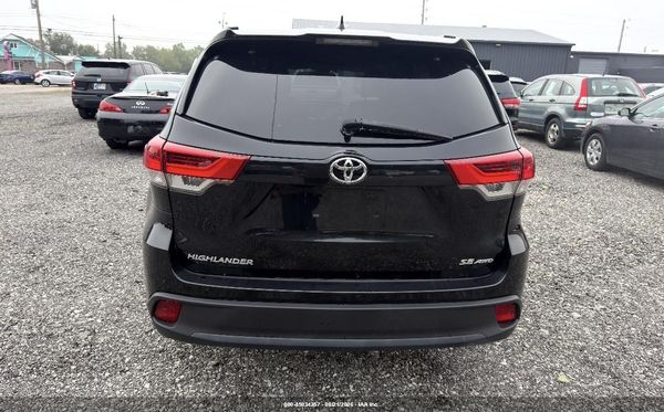2018 TOYOTA HIGHLANDER SE